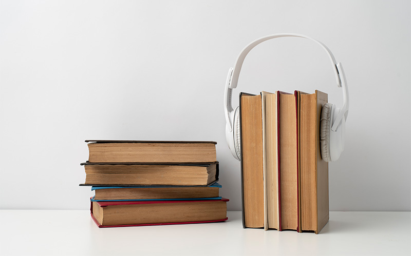 How do listening and reading help children improve Chinese in early learning environments?